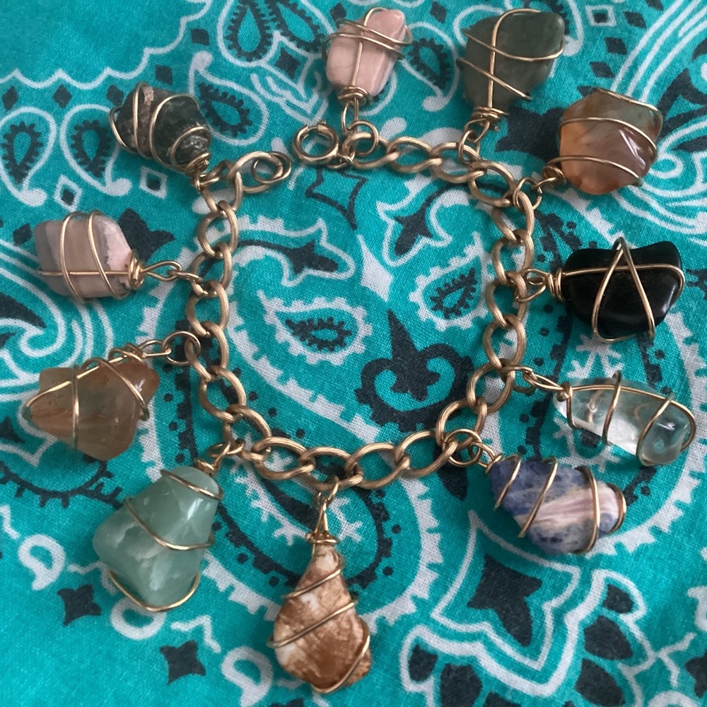 Vintage well made stone bracelet..very cool and unique. Goldtone